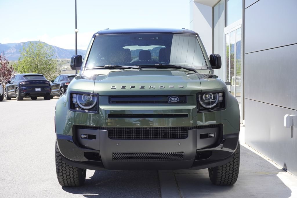 New 2026 Land Rover Defender 130 X-Dynamic SE image 5