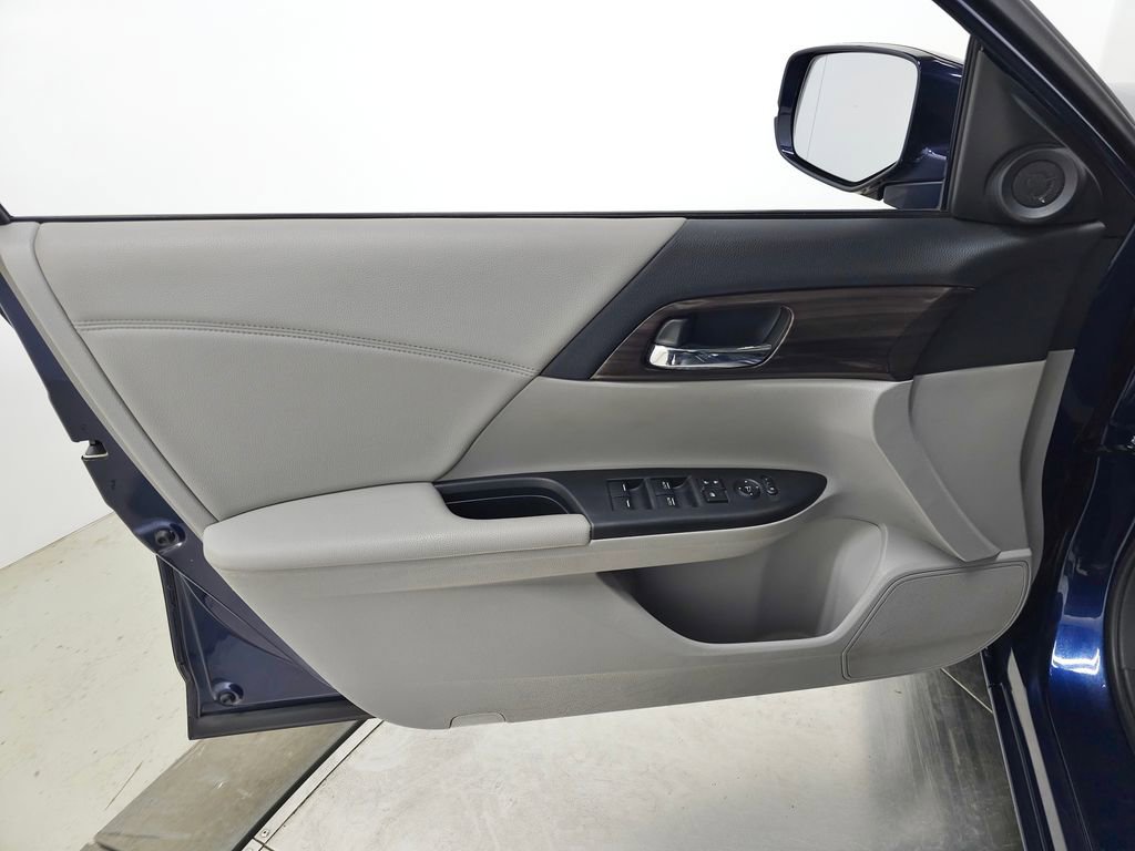 Used 2016 Honda Accord EX image 12