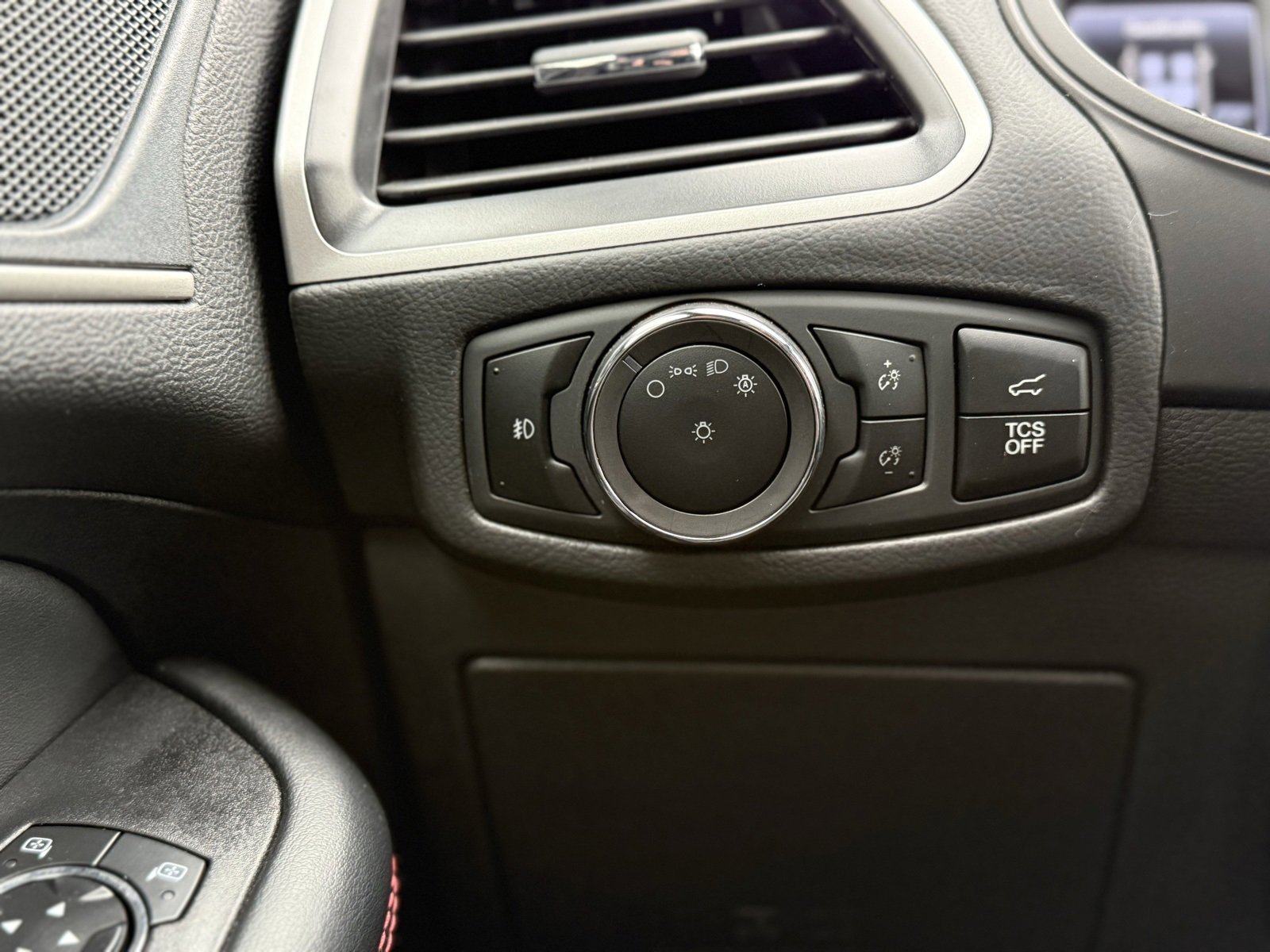 Used 2024 Ford Edge ST-Line image 18