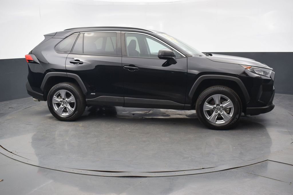 Used 2022 Toyota RAV4 LE AWD/4WD image 7