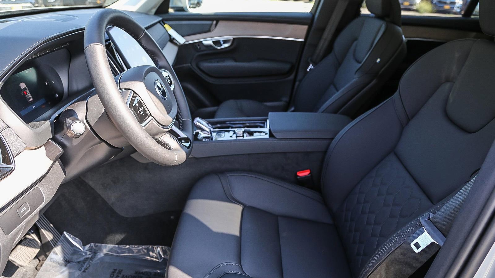 Used 2025 Volvo XC90 B6 Plus w/ Protection Package Premier AWD/4WD image 19