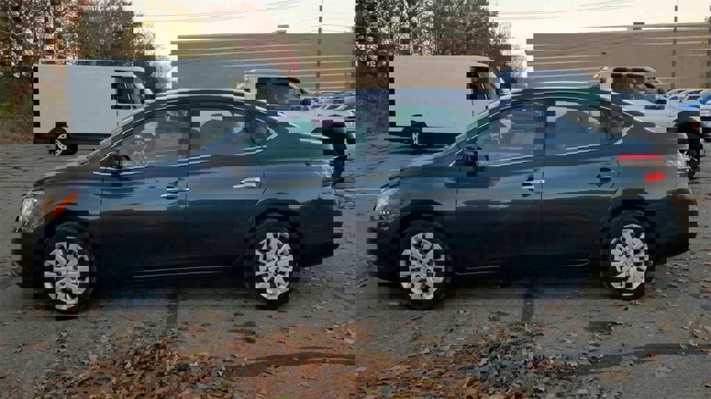 Used 2015 Nissan Sentra S image 5