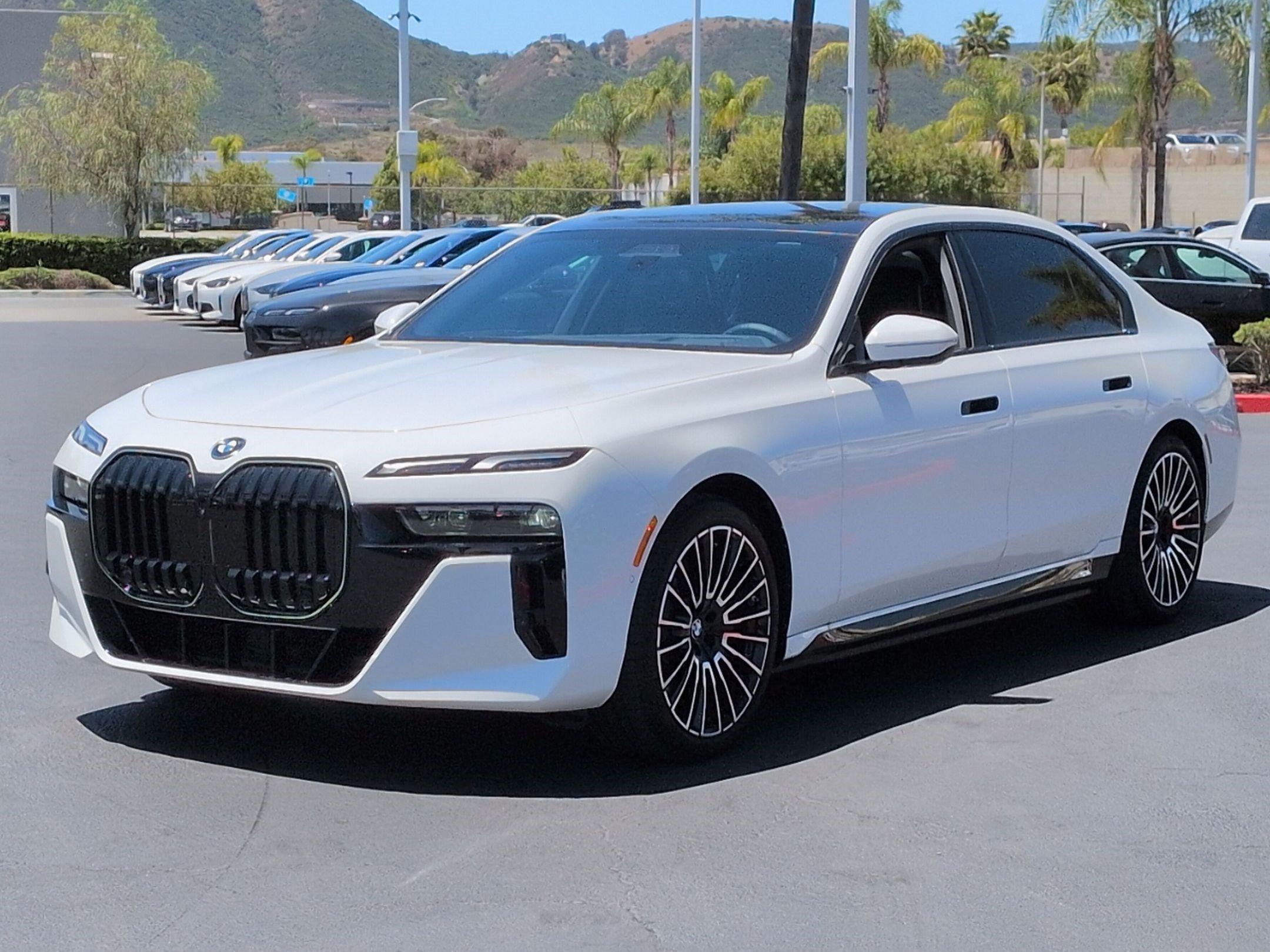 Certified 2025 BMW i7 xDrive60 AWD/4WD image 5