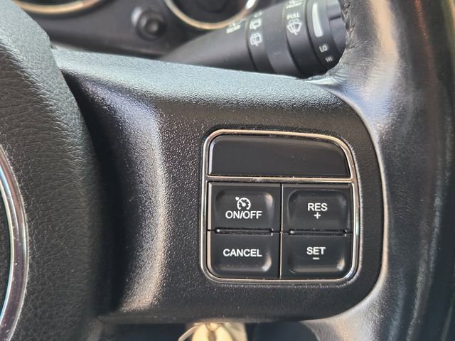 Used 2018 Jeep Wrangler Sahara w/ Connectivity Group AWD/4WD image 19