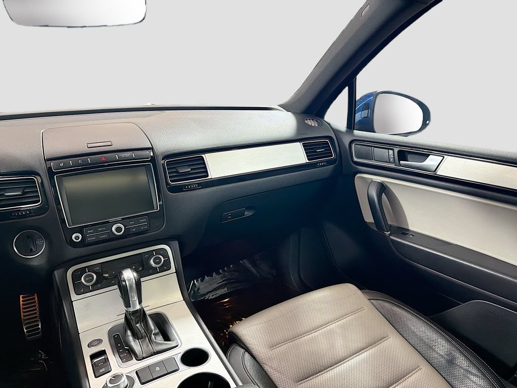 Used 2017 Volkswagen Touareg Wolfsburg Edition AWD/4WD image 25