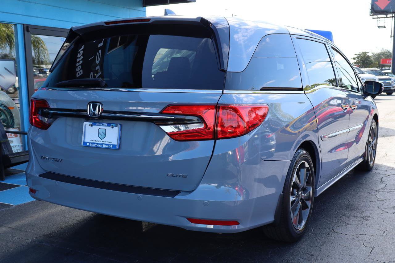 Used 2023 Honda Odyssey Elite image 4