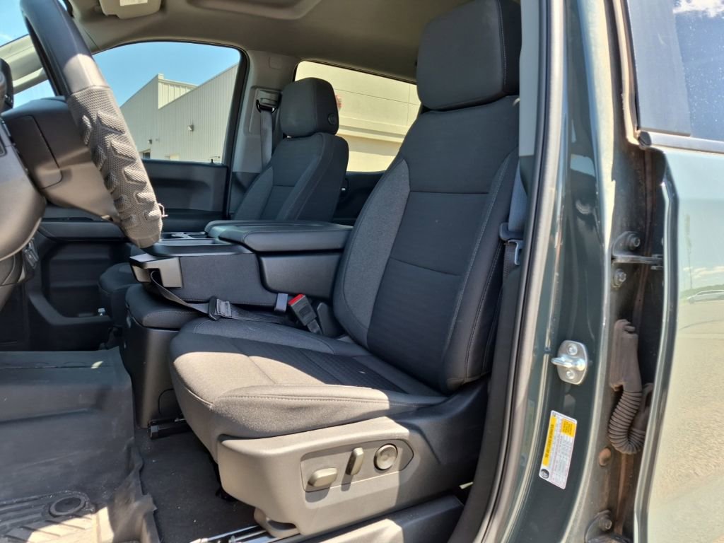 Used 2025 Chevrolet Silverado 1500 Custom Trail Boss w/ Dark Appearance Package AWD/4WD image 15