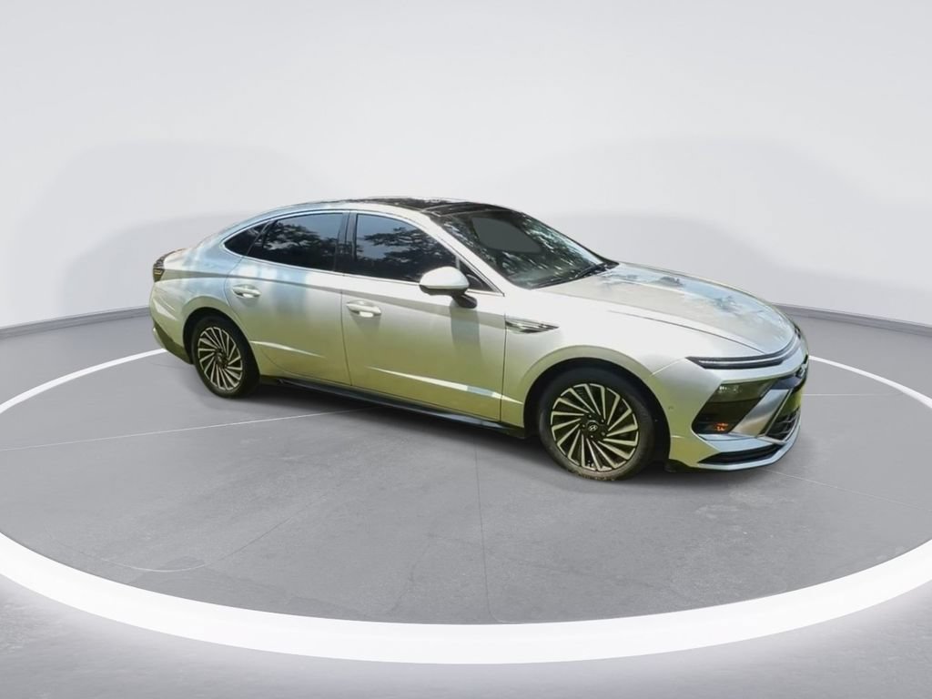 Used 2024 Hyundai Sonata Limited FWD image 2