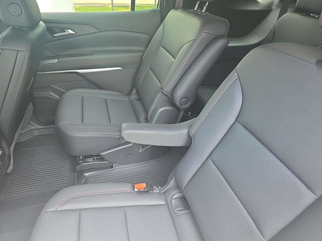 Used 2025 Chevrolet Traverse Z71 w/ Driver Confidence Package AWD/4WD image 18