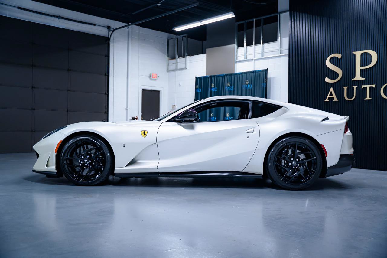 Used 2018 Ferrari 812 Superfast RWD image 2