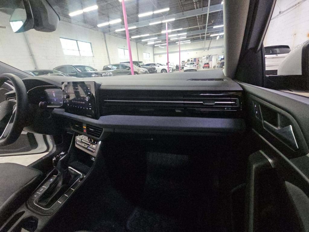 Used 2025 Volkswagen Jetta SE w/ Black Wheel Package FWD image 6