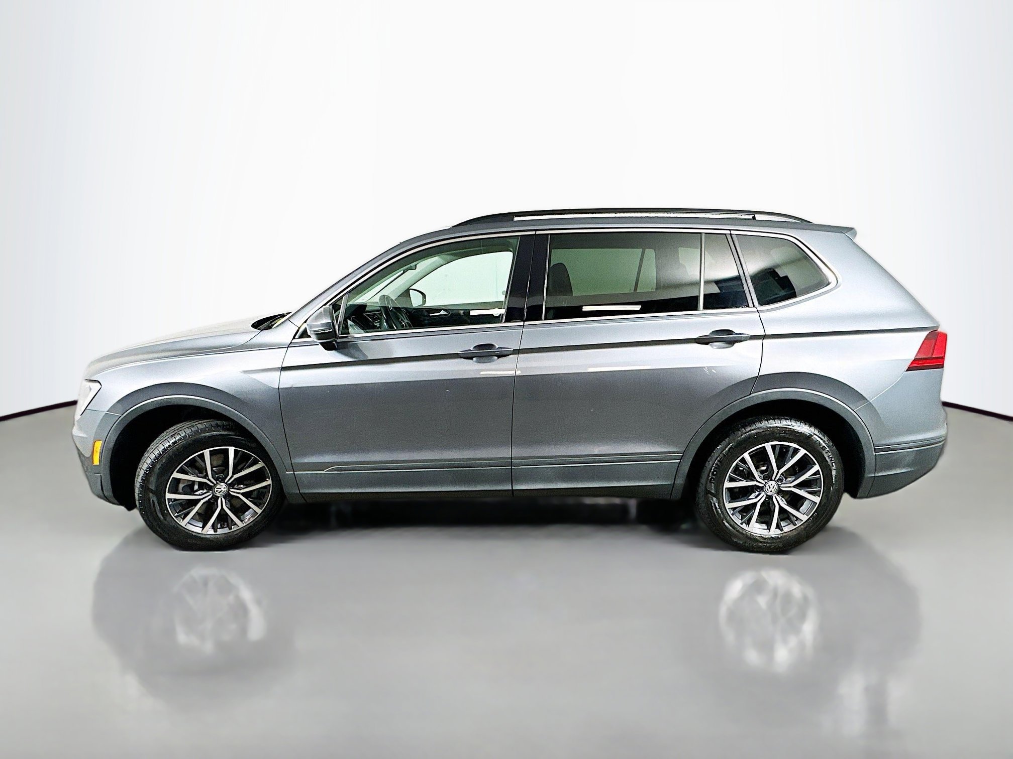 Used 2019 Volkswagen Tiguan SE AWD/4WD image 4