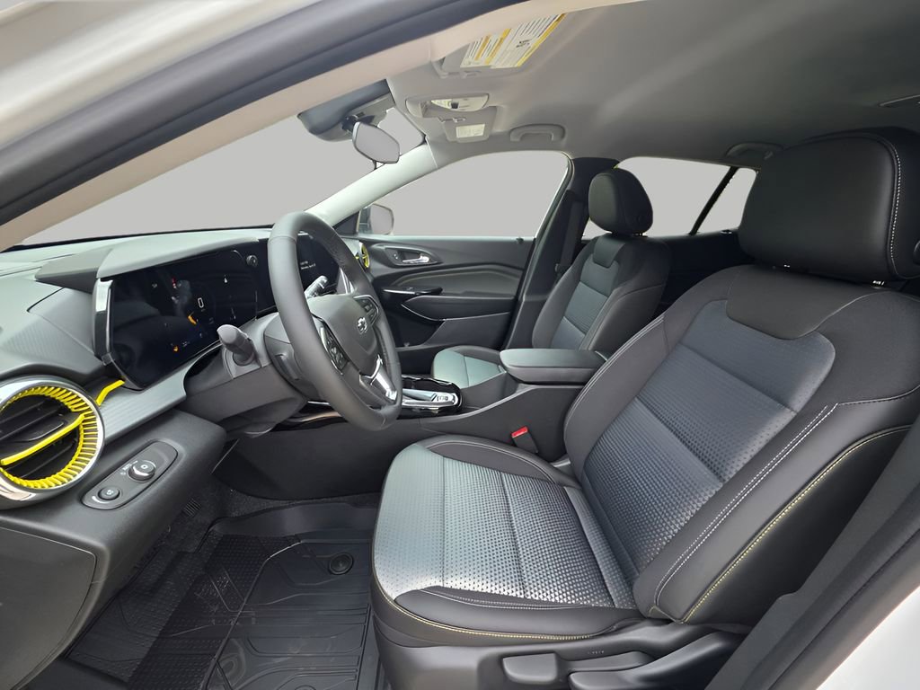 New 2026 Chevrolet Trax LT w/ Midnight Edition image 15