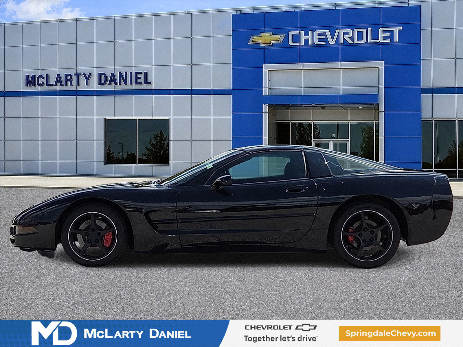Used 2002 Chevrolet Corvette Coupe w/ Preferred Equipment Group2 RWD image 3
