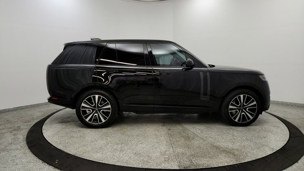 Used 2025 Land Rover Range Rover SE AWD/4WD image 6