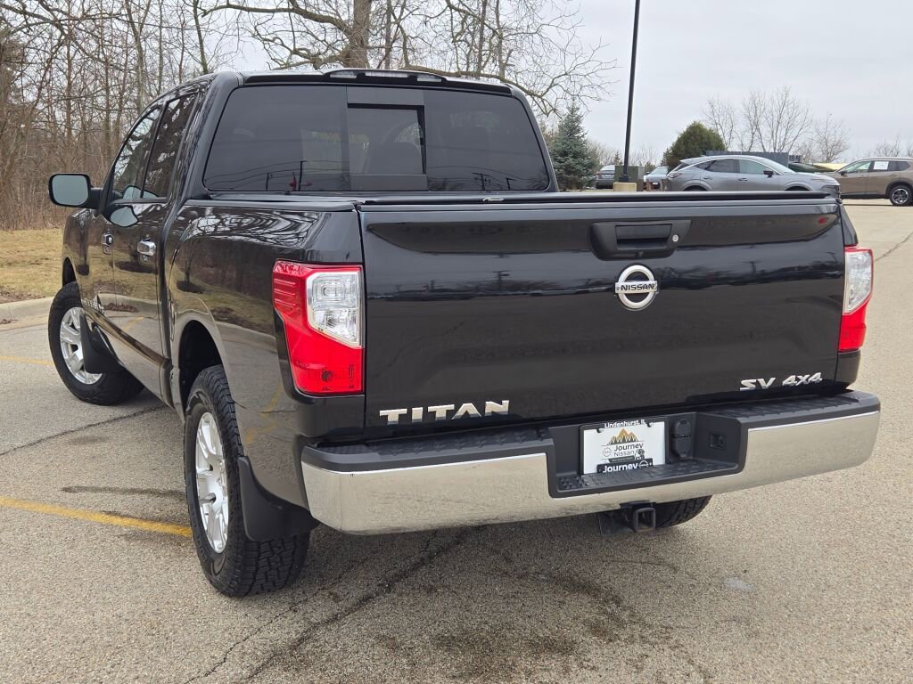 Used 2019 Nissan Titan SV image 11