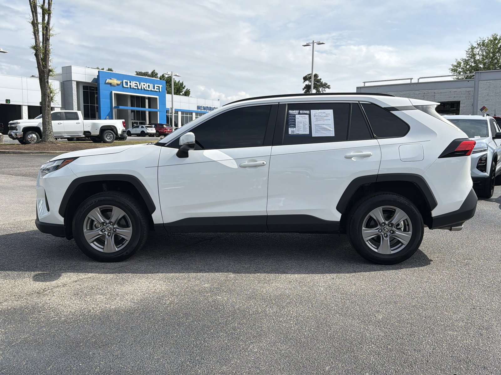 Used 2023 Toyota RAV4 XLE w/ Convenience Package FWD image 9