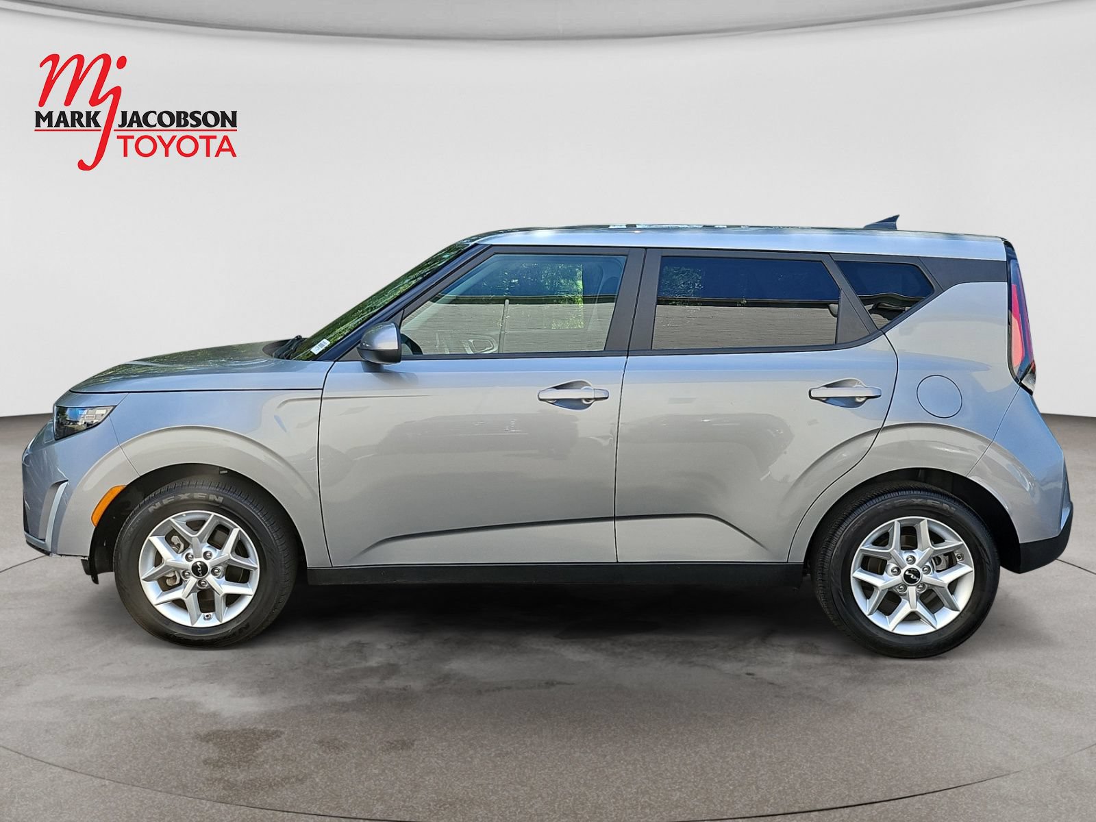 Used 2025 Kia Soul LX w/ LX Technology Package FWD image 15