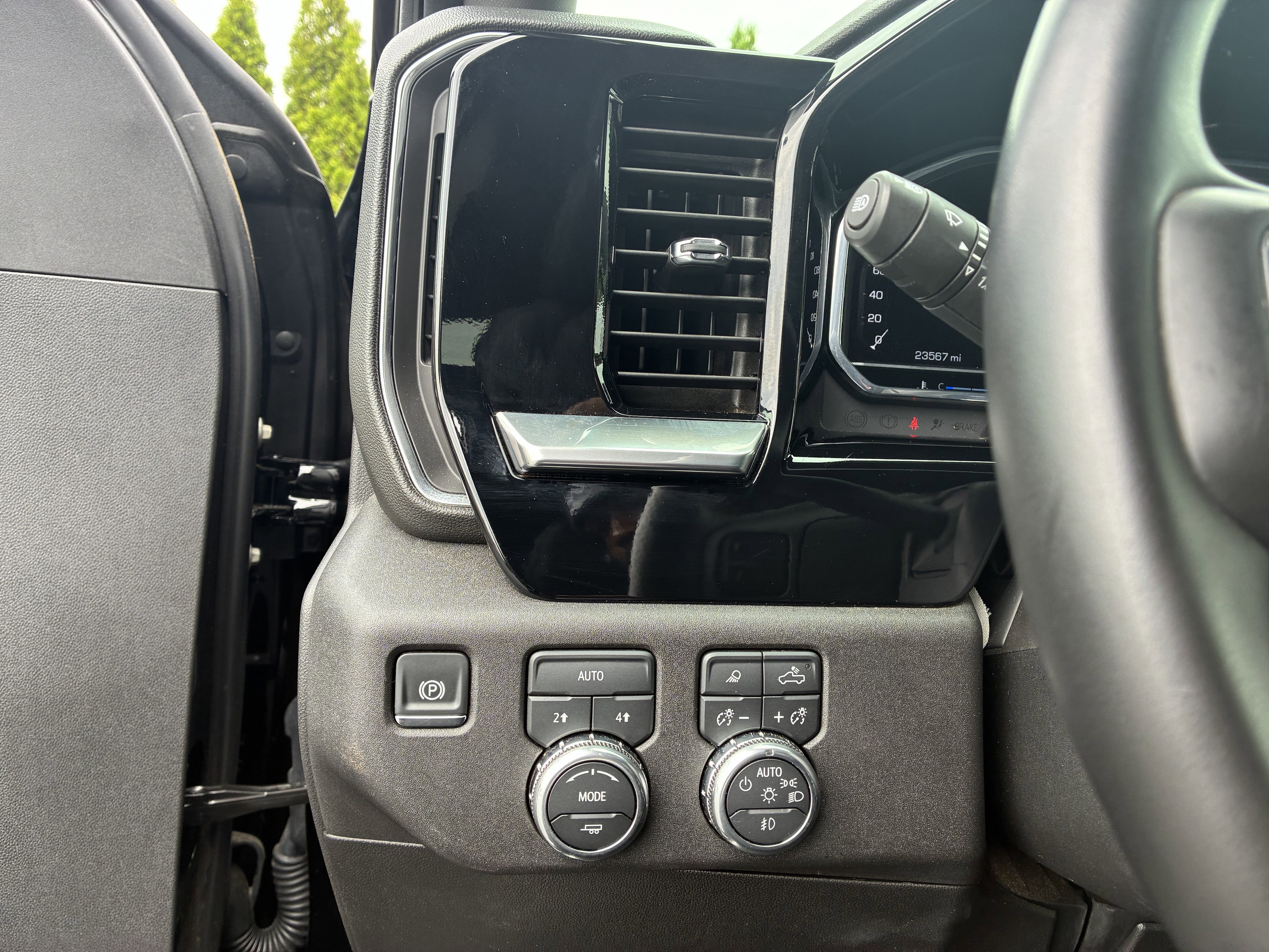 Used 2025 GMC Sierra 1500 SLT AWD/4WD image 27