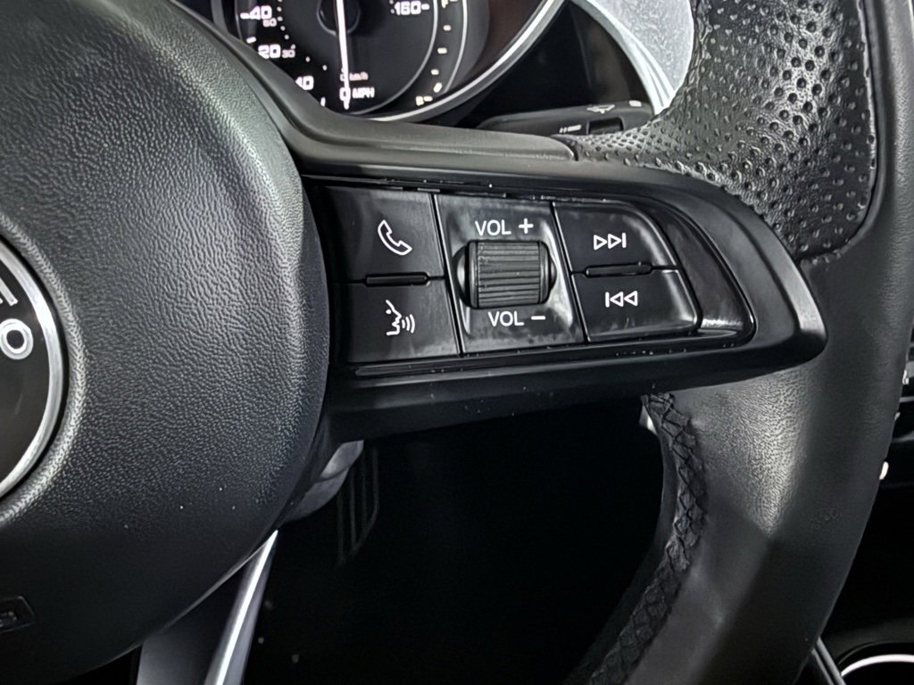 Used 2022 Alfa Romeo Giulia Veloce image 30