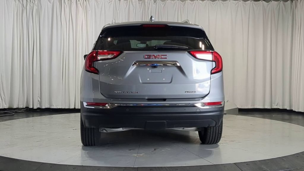 Used 2024 GMC Terrain SLT w/ Infotainment Package II AWD/4WD image 9