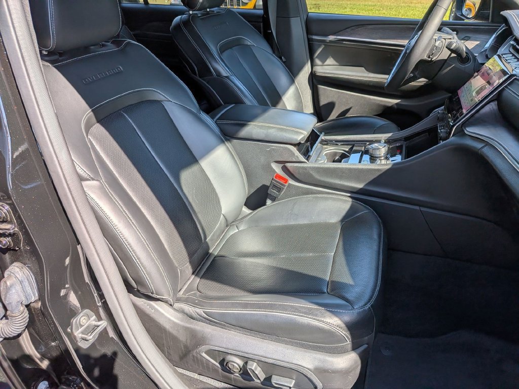 Used 2023 Jeep Grand Cherokee L Overland AWD/4WD image 37