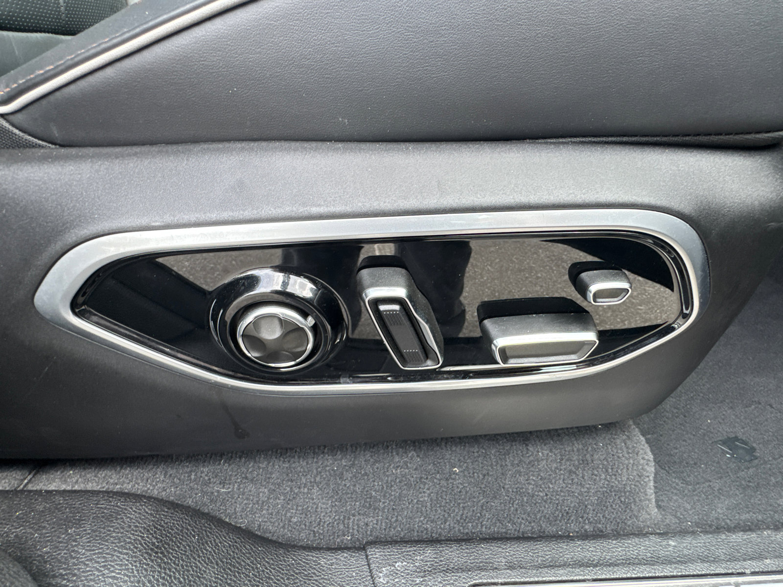 Used 2025 Jeep Grand Cherokee L Summit image 17