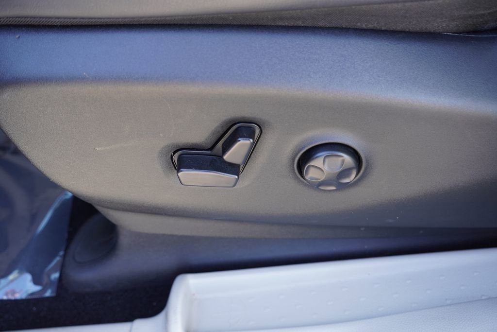 Certified 2024 Chrysler Pacifica Limited FWD image 27