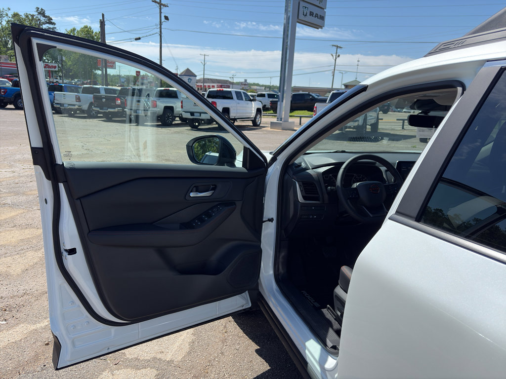 New 2026 Nissan Rogue SV AWD/4WD image 19