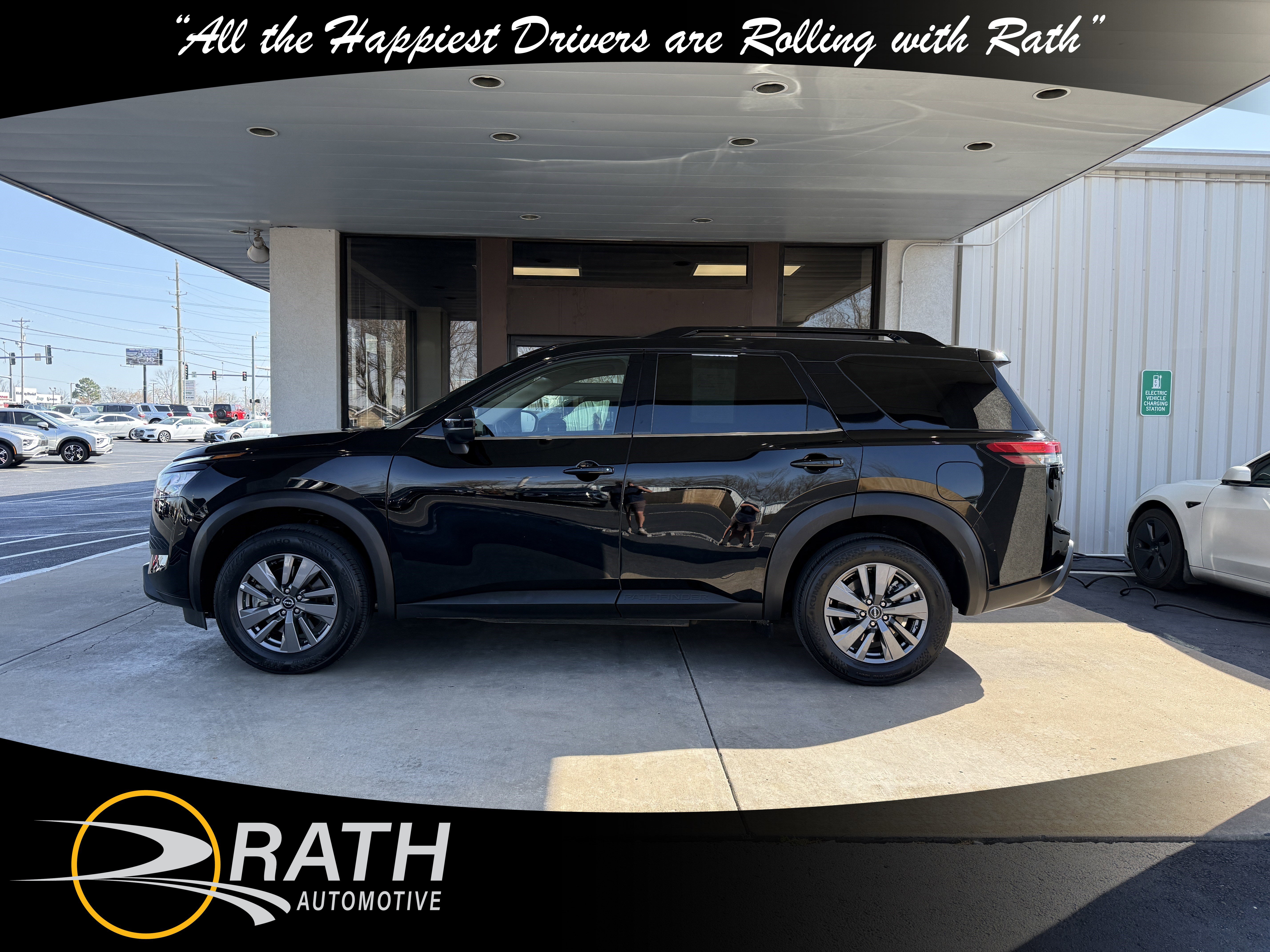 Used 2025 Nissan Pathfinder SV image 6