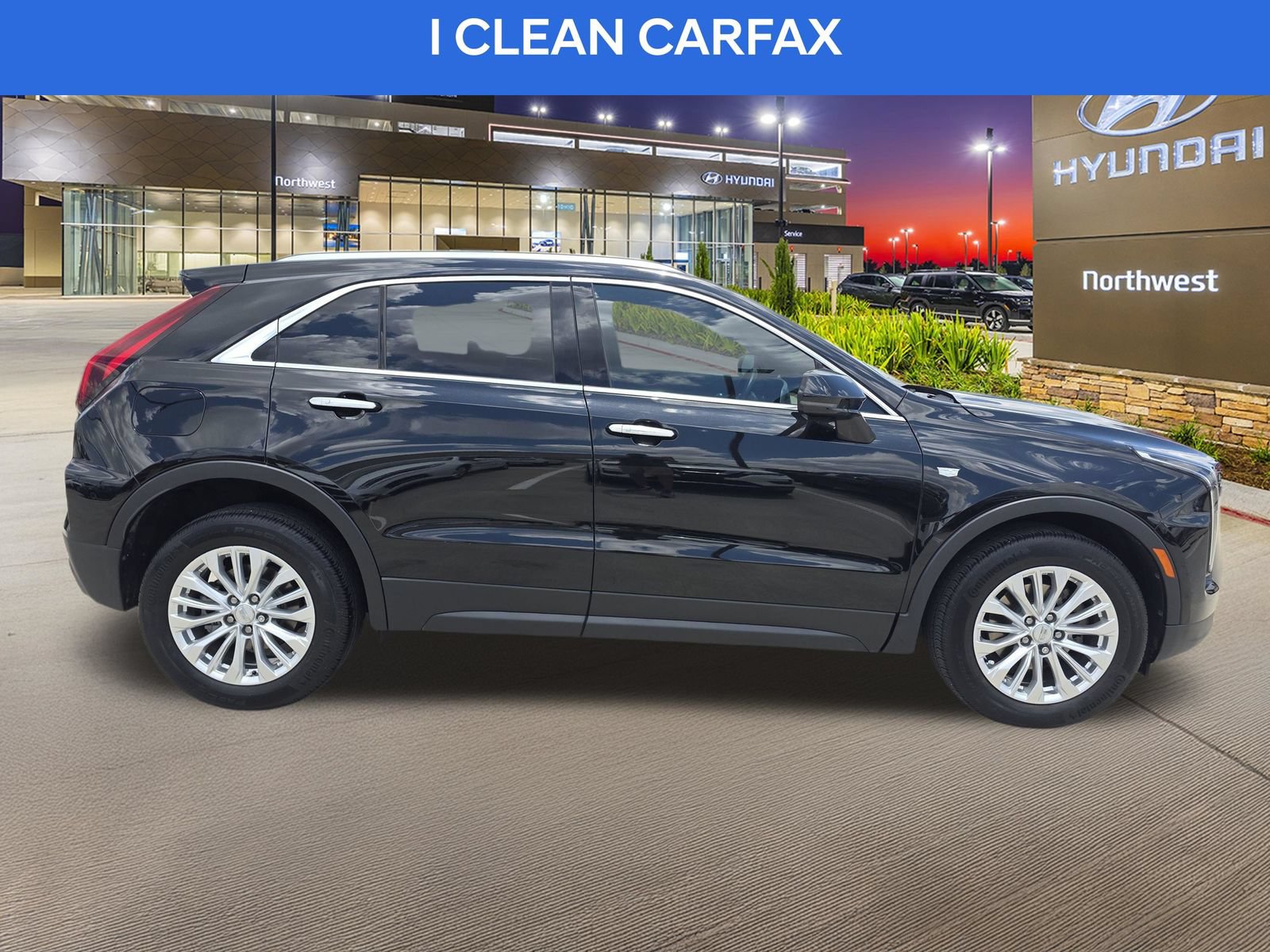 Used 2024 Cadillac XT4 Luxury w/ Cold Weather Package FWD image 6