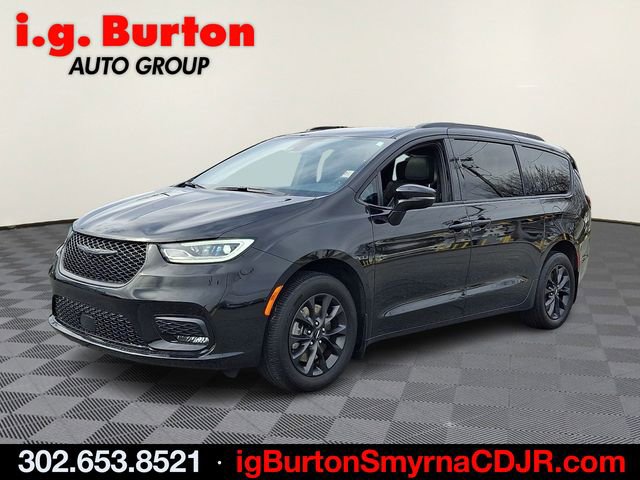 Used 2021 Chrysler Pacifica Limited w/ S Appearance Package image 3