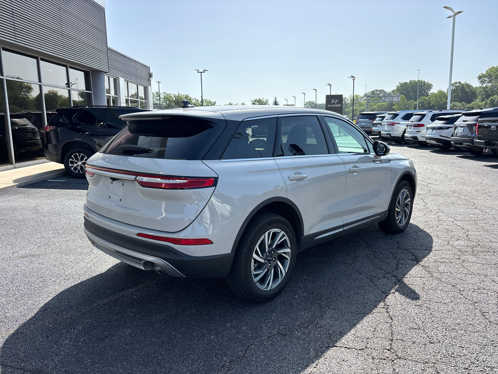 Certified 2023 Lincoln Corsair AWD w/ Rear Removable Package Tray image 7
