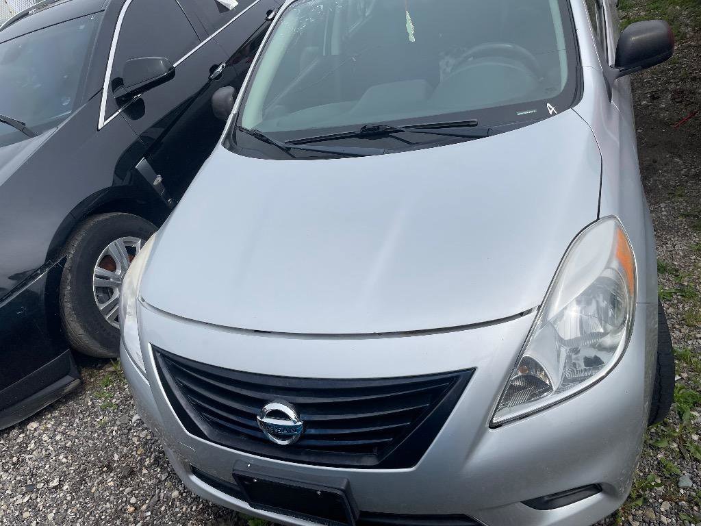 Used 2014 Nissan Versa S FWD image 12