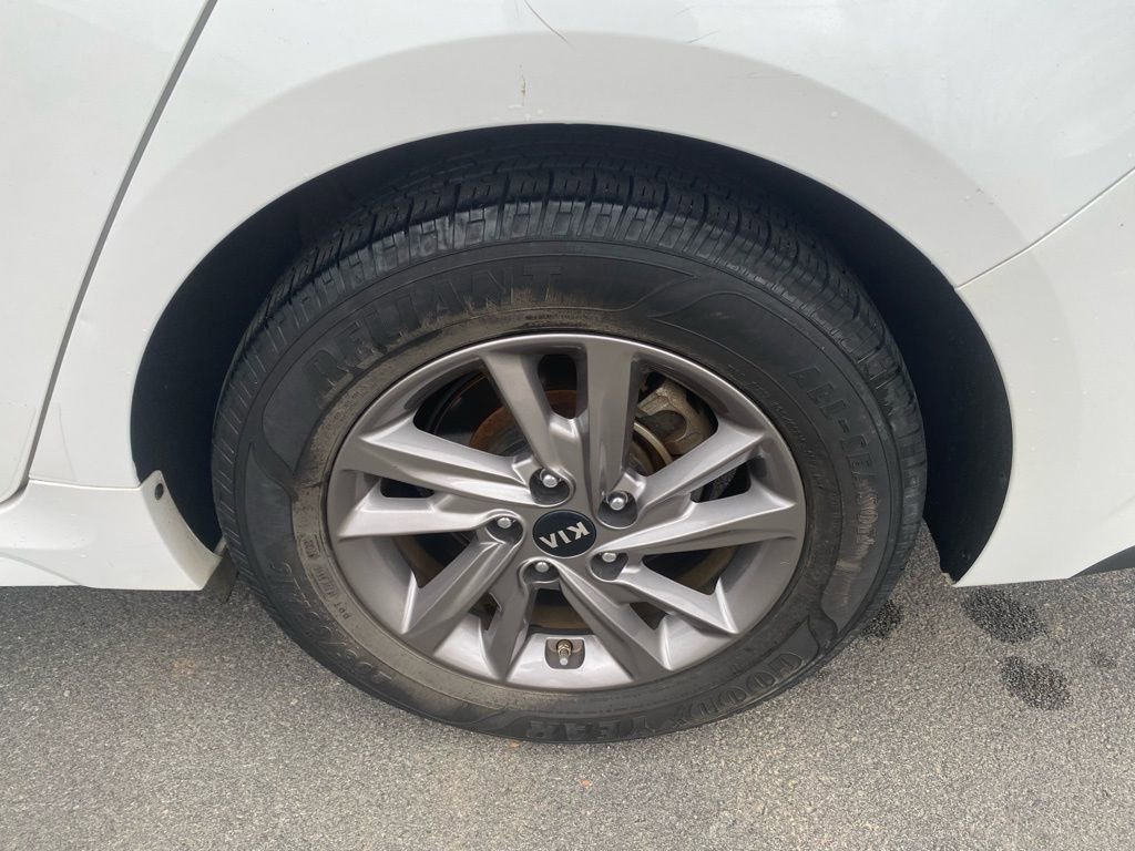 Used 2020 Kia Optima LX image 28