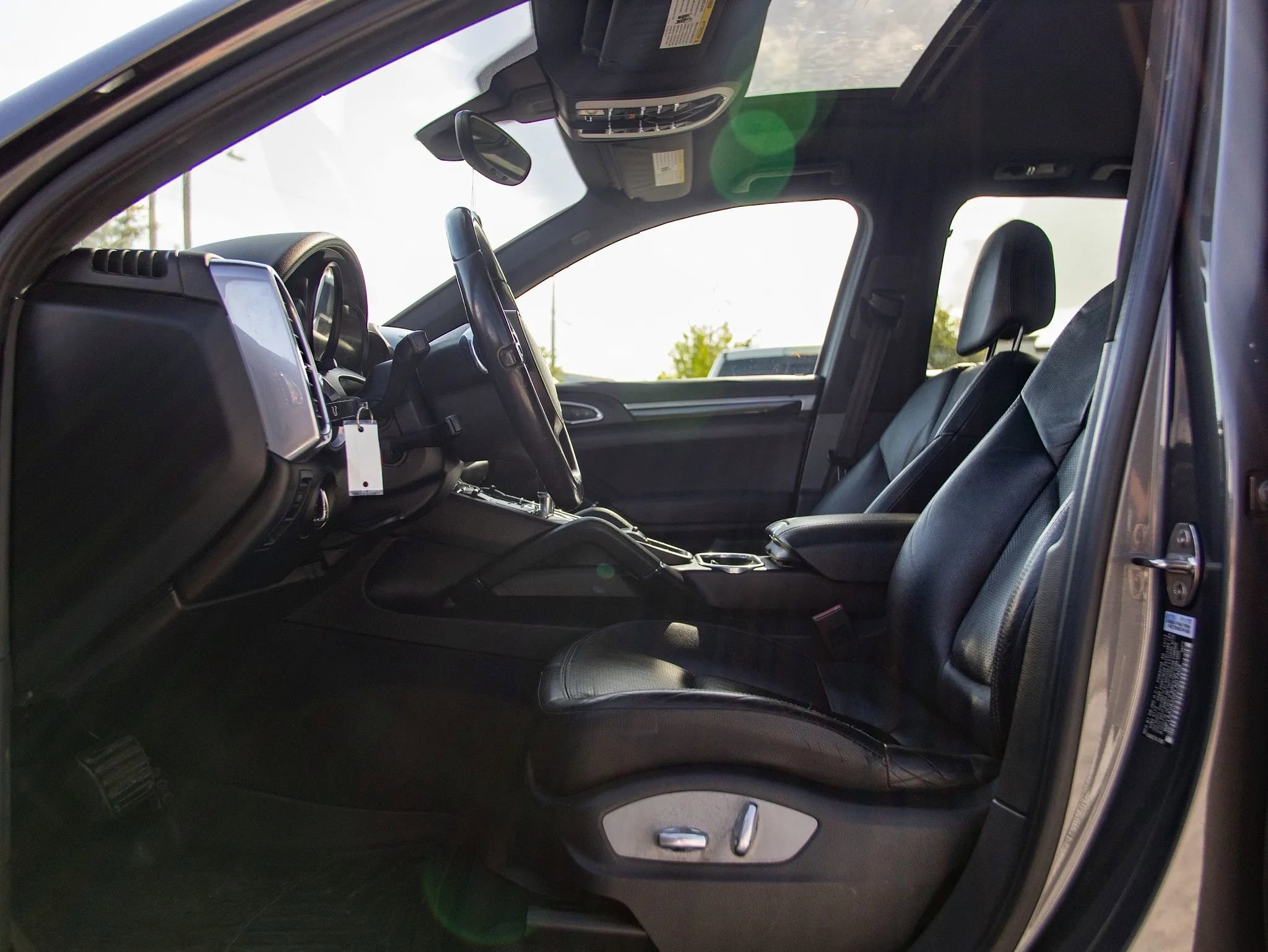 Used 2014 Porsche Cayenne AWD/4WD image 16