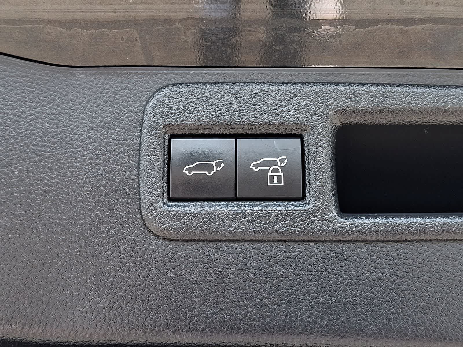 Certified 2022 Toyota Venza XLE AWD/4WD image 33