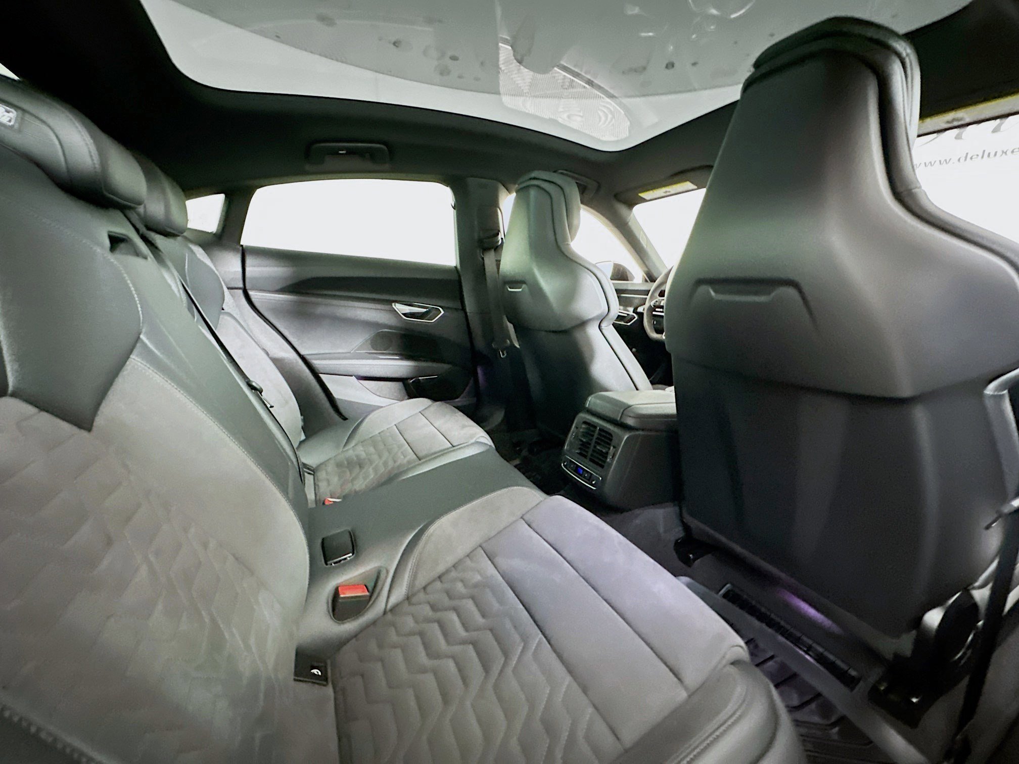 Used 2024 Audi e-tron GT Premium Plus image 29