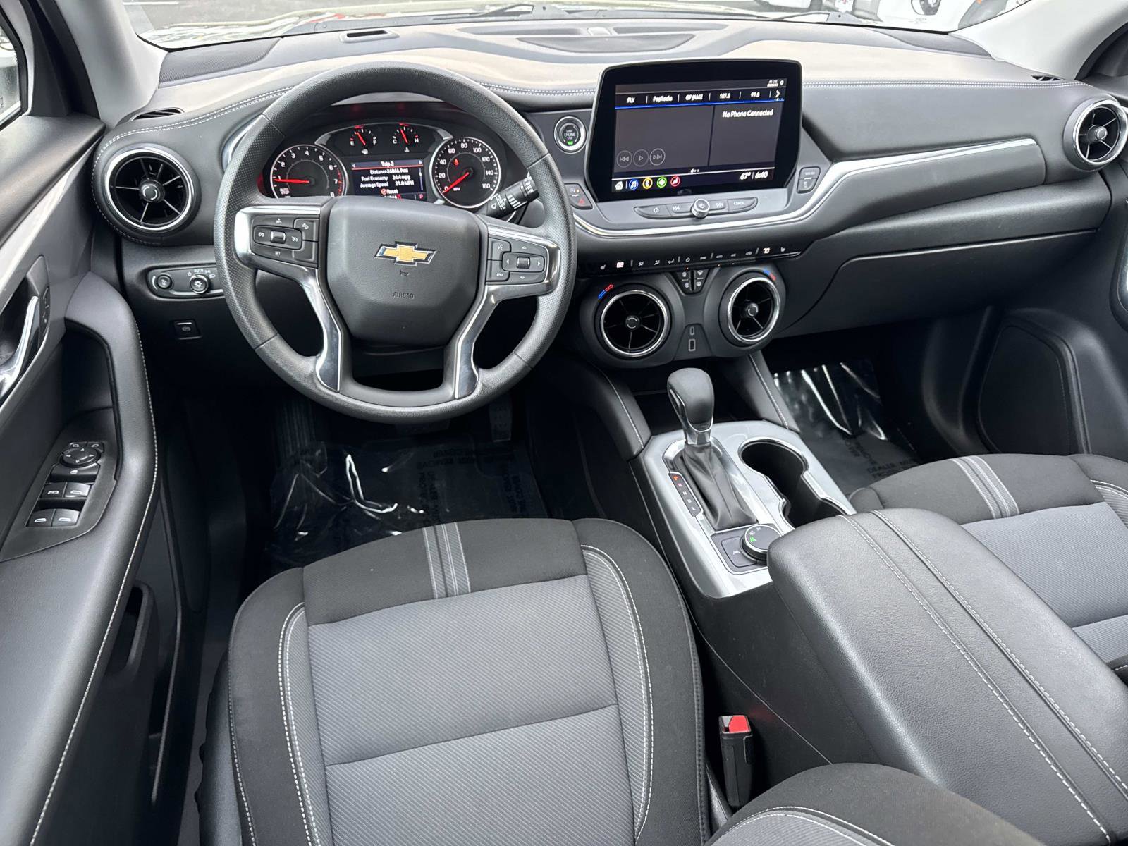 Used 2025 Chevrolet Blazer LT image 2