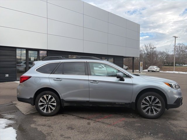 Used 2016 Subaru Outback 2.5i Limited image 2