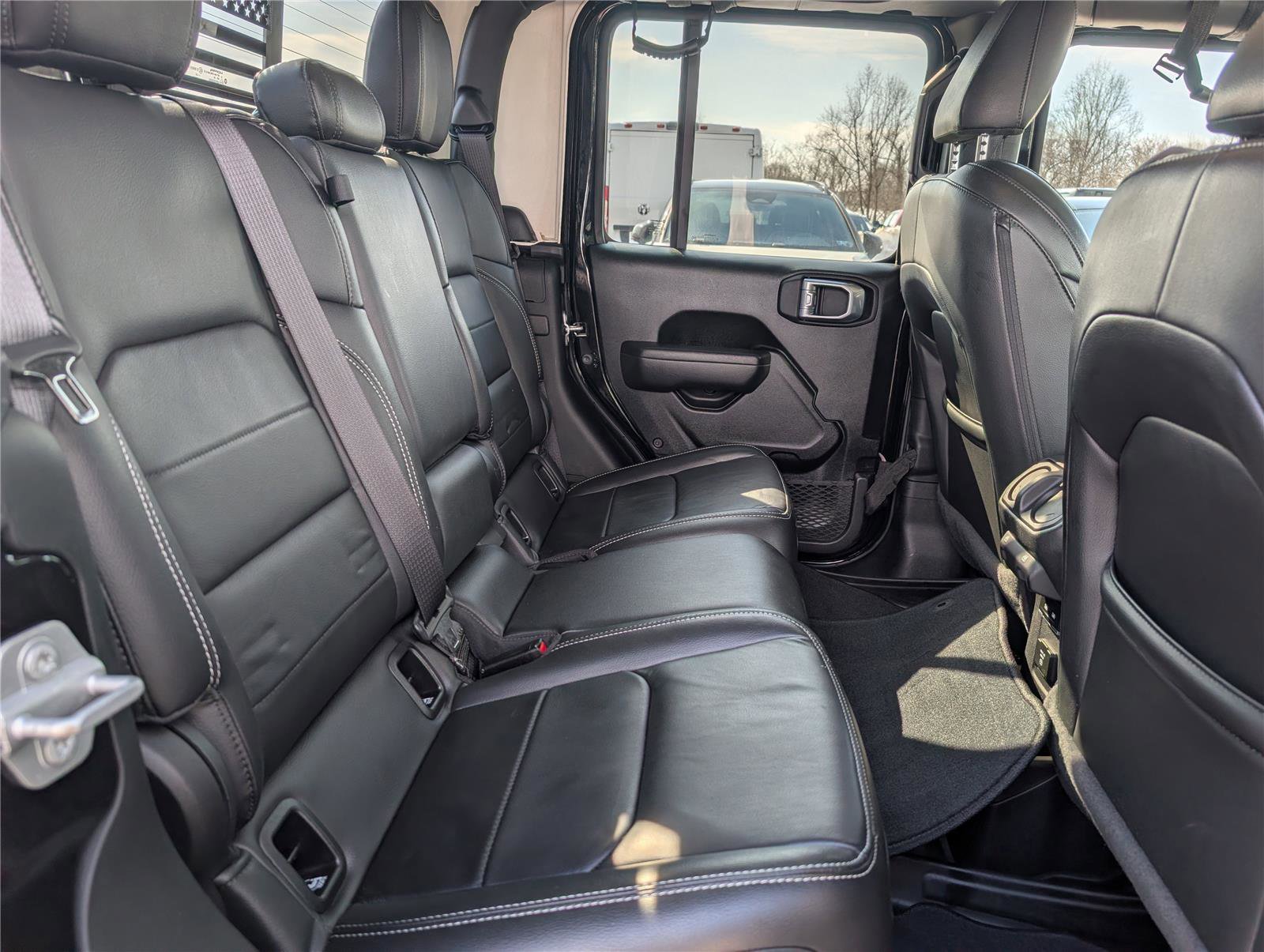 Used 2022 Jeep Gladiator Overland w/ Popular Equipment Package image 11