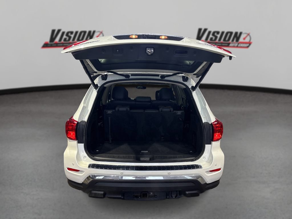 Used 2019 Nissan Pathfinder Platinum image 11