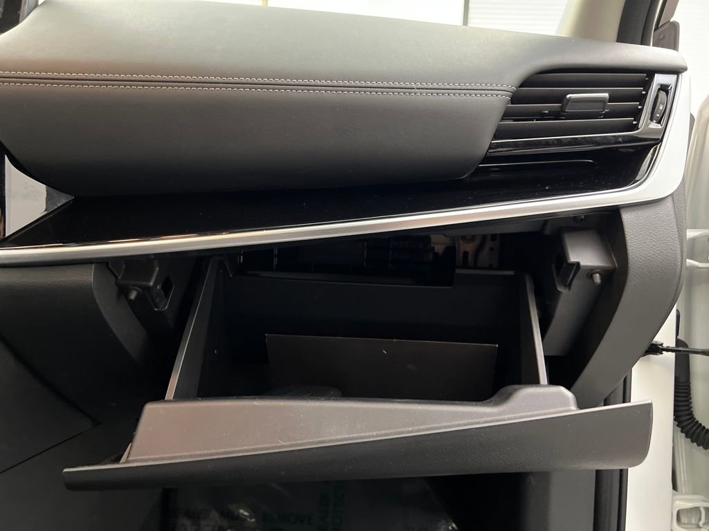 Used 2025 Nissan Rogue SL w/ Tech Package image 26