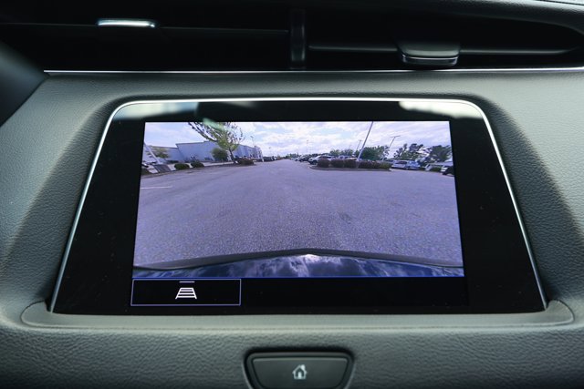Used 2022 Cadillac XT4 Luxury w/ Cold Weather Package FWD image 17