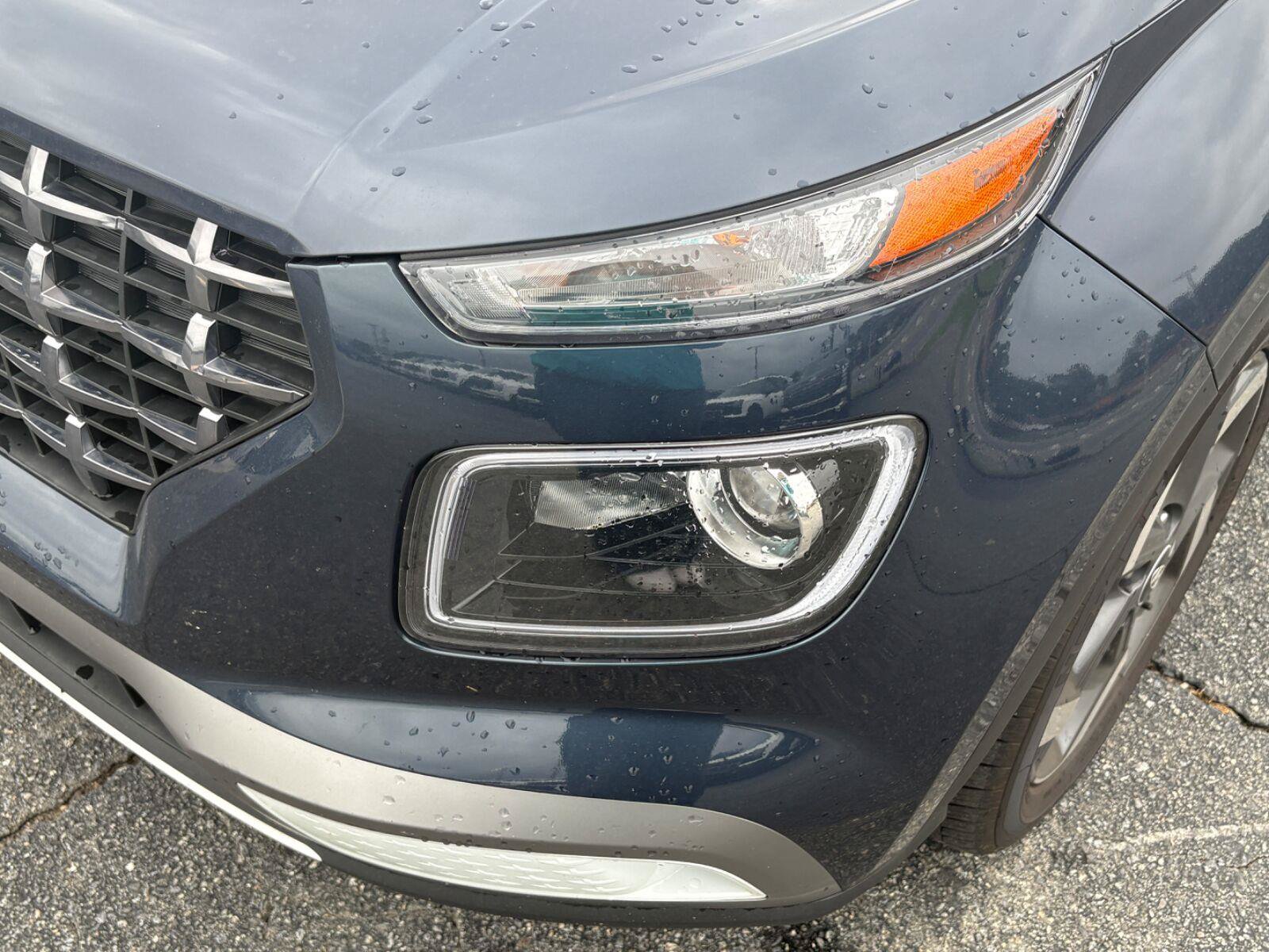 Used 2025 Hyundai Venue Limited FWD image 11