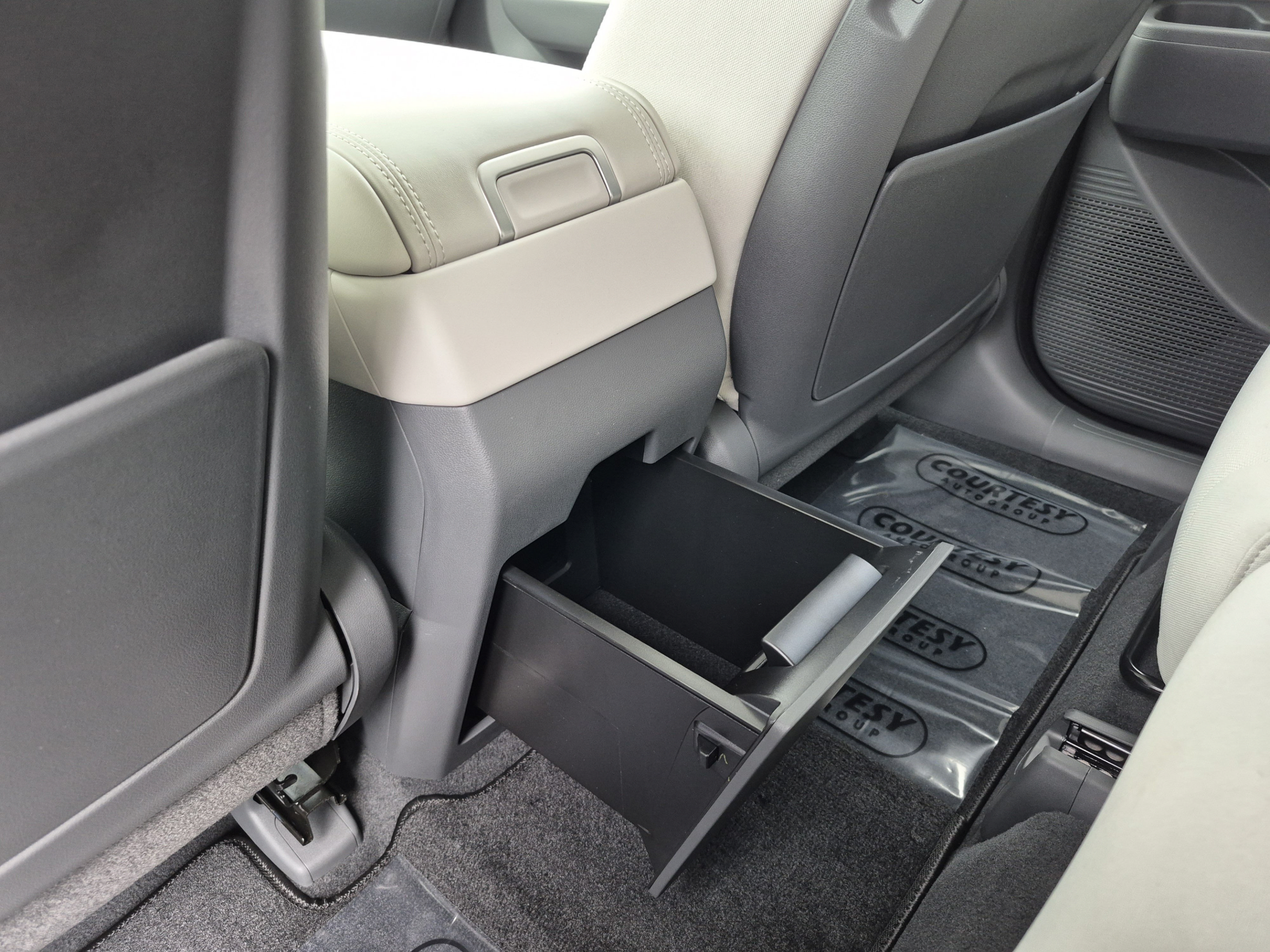 New 2027 Hyundai Santa Fe SE FWD image 18
