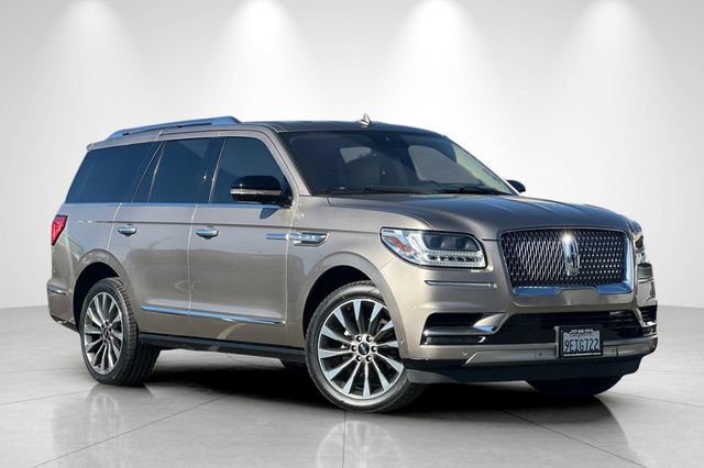 Used 2019 Lincoln Navigator Select w/ Technology Package RWD image 2
