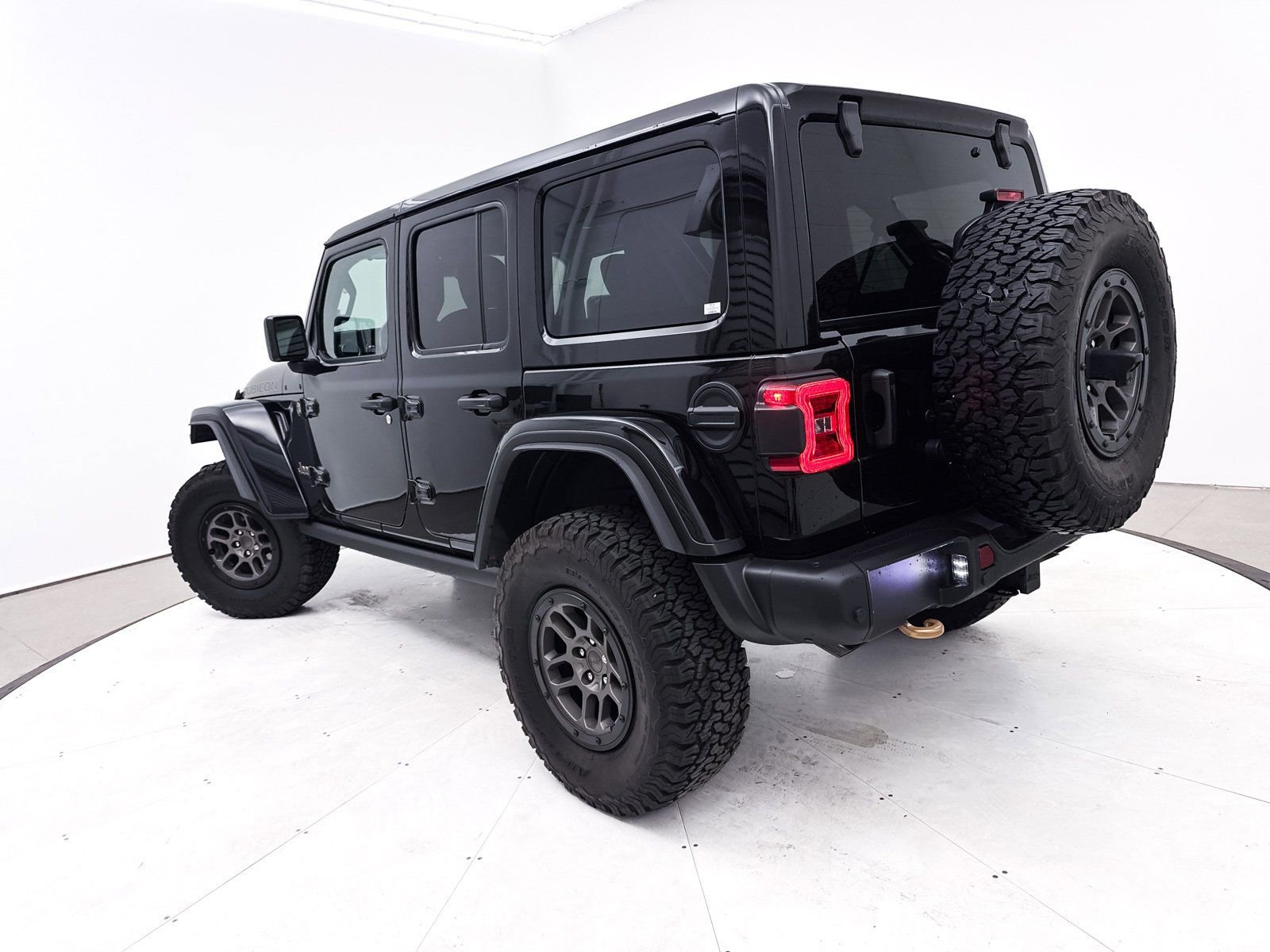 Used 2023 Jeep Wrangler Unlimited Rubicon 392 w/ Xtreme Recon 35" Tire Package image 2