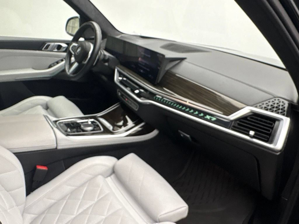 Used 2024 BMW X7 xDrive40i w/ M Sport Package AWD/4WD image 29