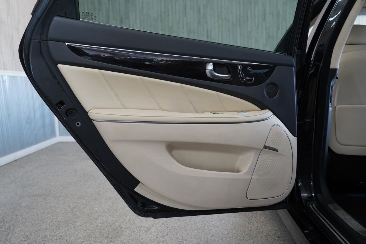 Used 2016 Hyundai Equus Signature image 34